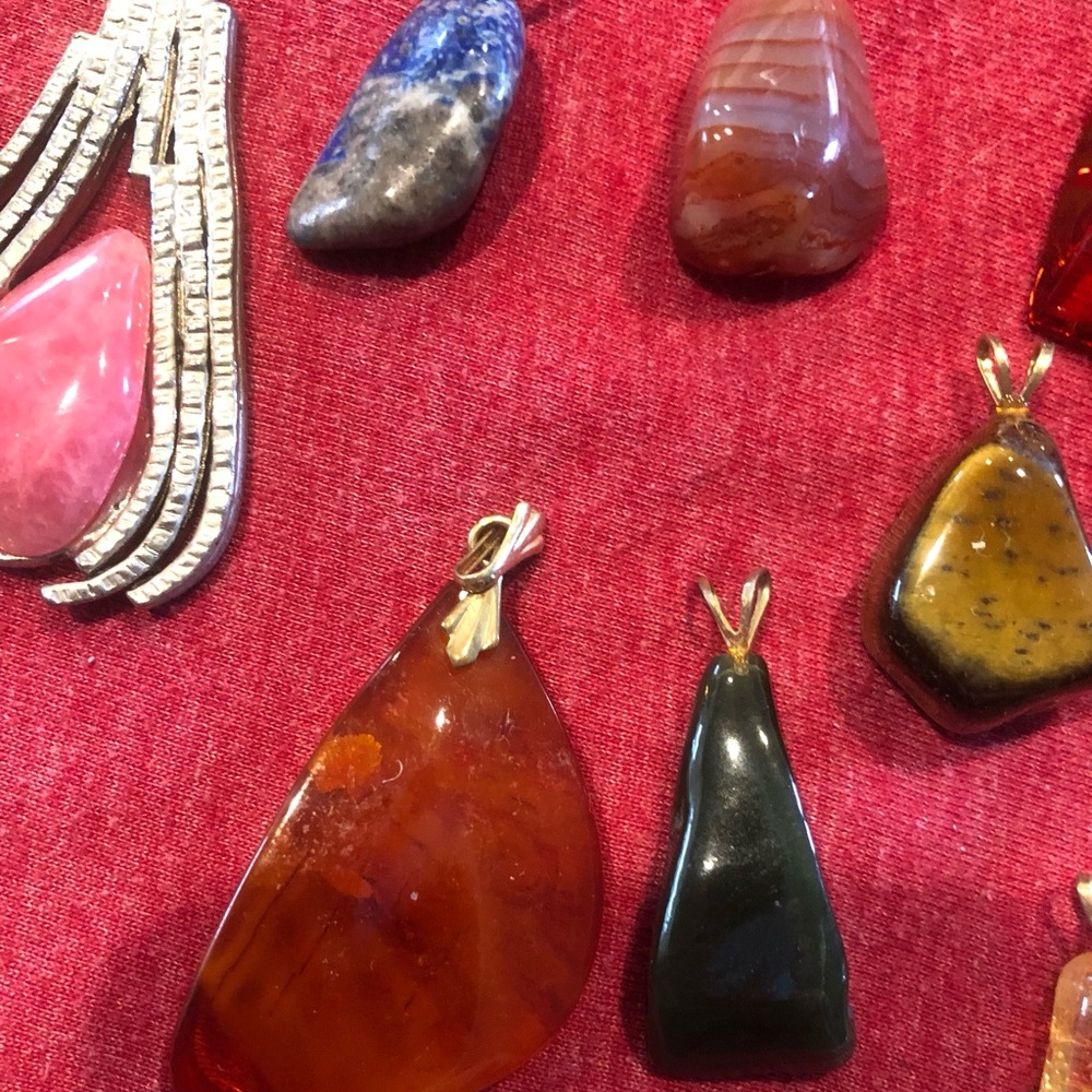 Pendants, assorted amber, polished stones and costume set of 12 - Picture 6 of 8
